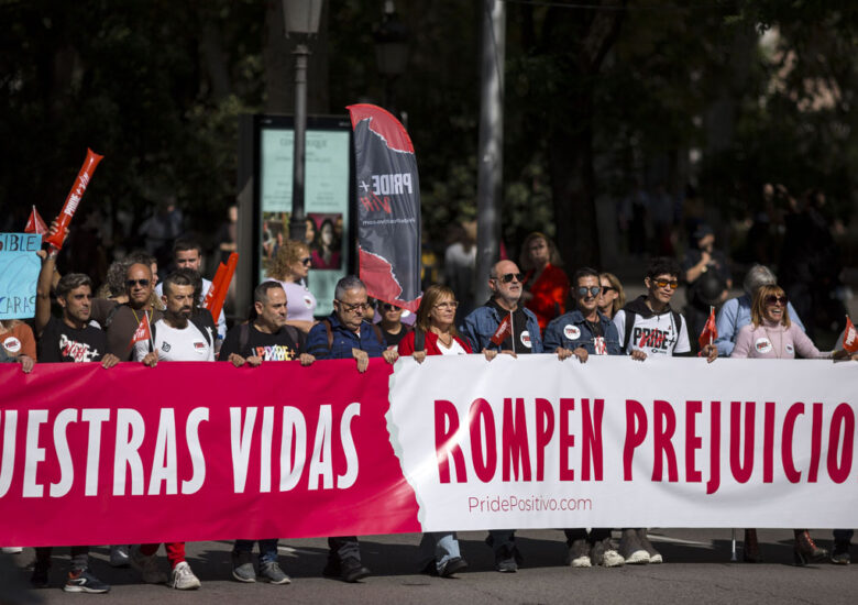 La marcha del Pride Positivo llena las calles de Madrid con 5.000 personas que exigen el estigma cero del VIH